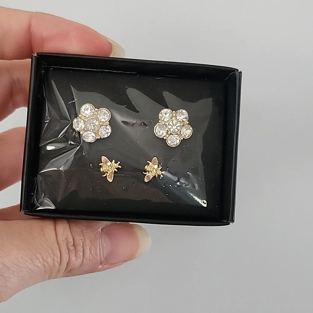 Earring pack. - Picture 3 of 4